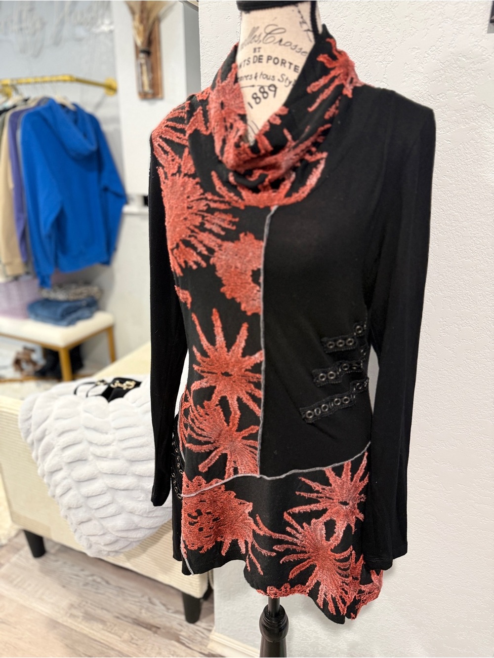 Paris Hues Asymmetrical Embroidered Floral Tunic Top Black Rust Cowl Neck M - Picture 3 of 11